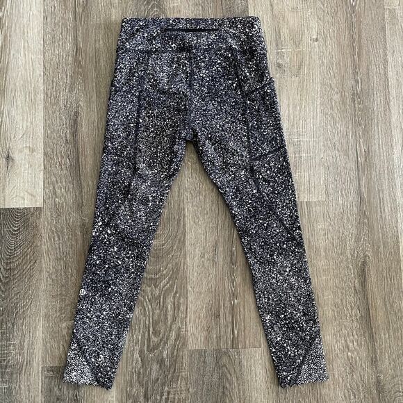 Lululemon Tight Stuff II Crop Legging in Salt Alpine - Size: 6 - Picture 2 of 7